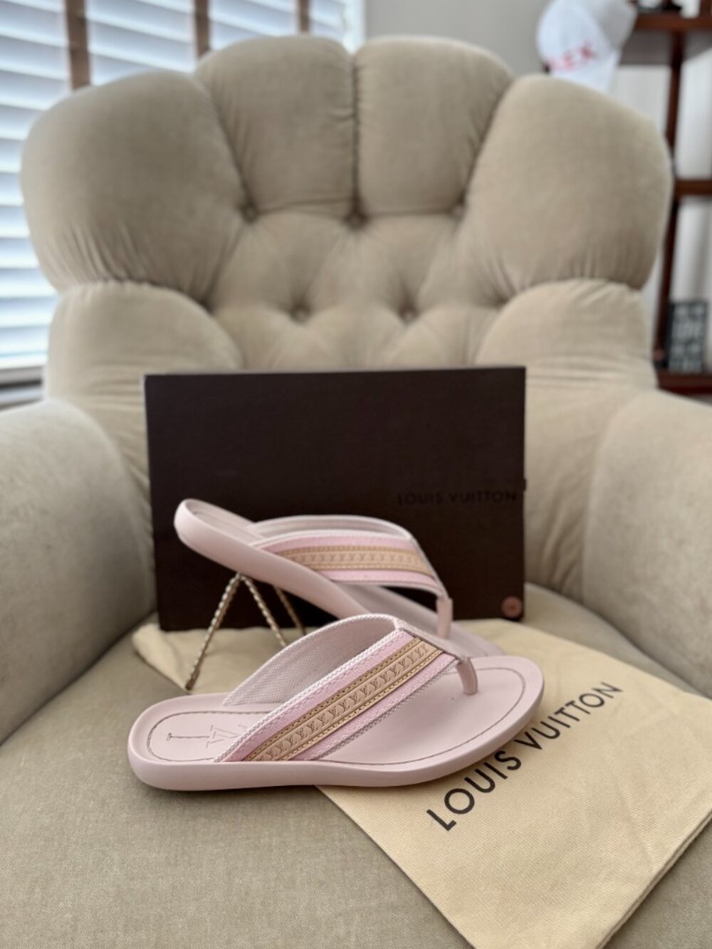 NEW Auth. LOUIS VUITTON Women's Rubber LV Logo Flip Flop Slides RETIRED... - Picture 5 of 8